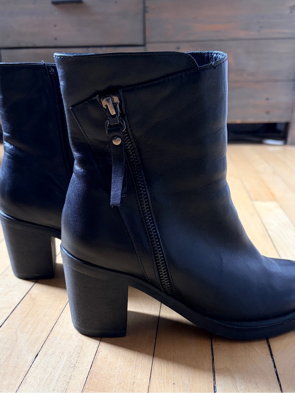 BeLLE Italian Black Leather Ankle Boots with Side Zip